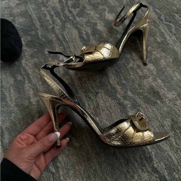 Saint Laurent Anouk Metallic
Snakeskin Bow Sandals size 37 1/2 - Picture 4 of 5